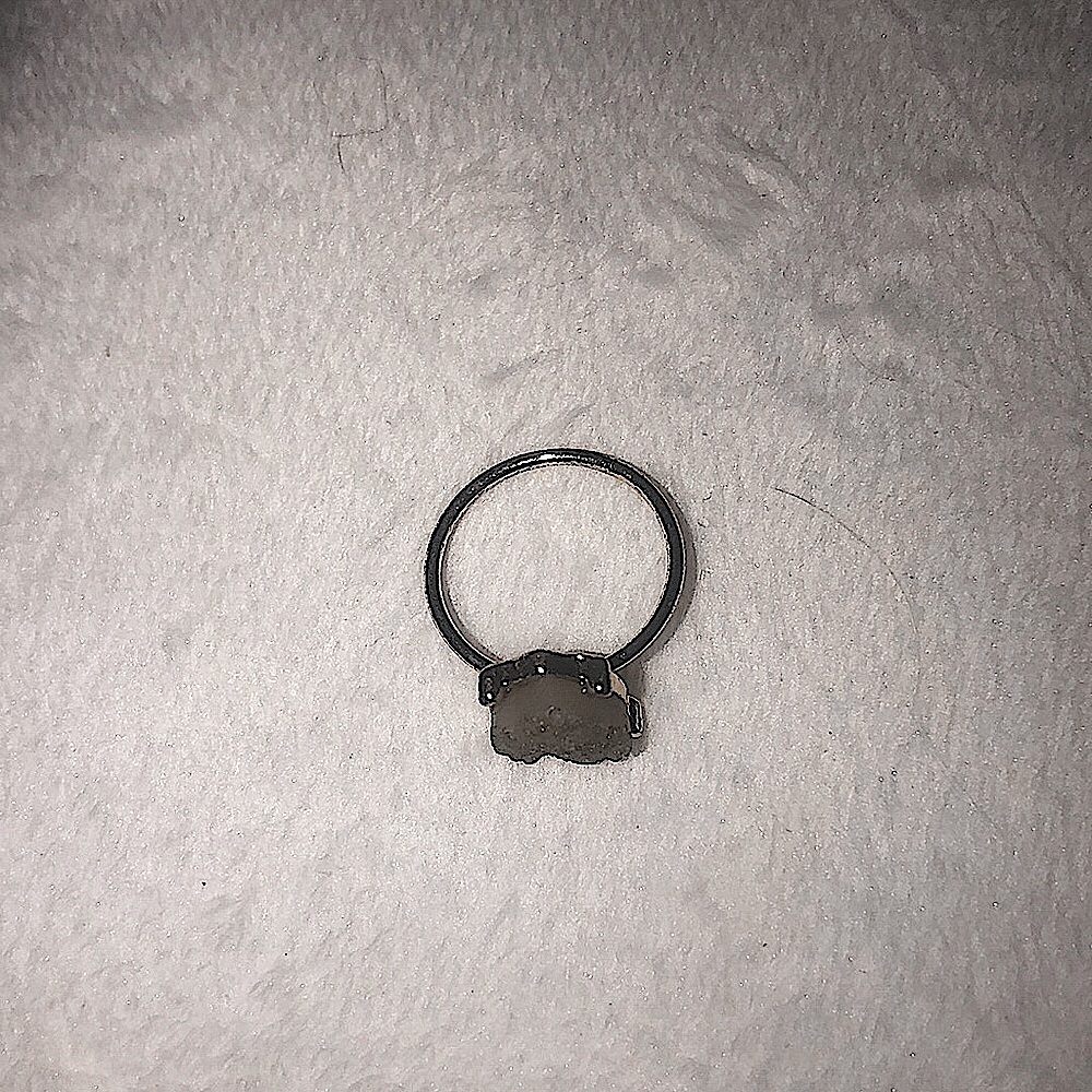A GEMSTONE RING - Picture 2 of 3